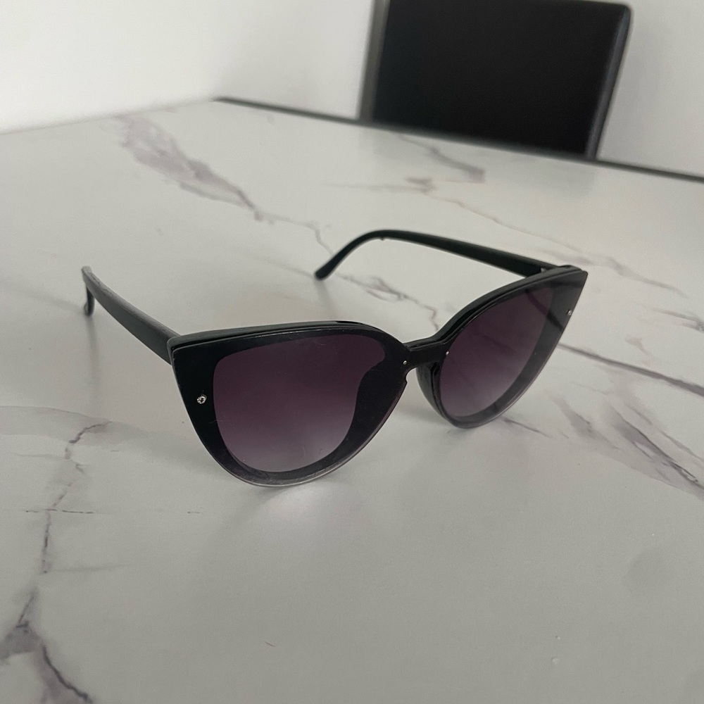 Quay Australia Black Oversized Cat-Eye Sunglasses